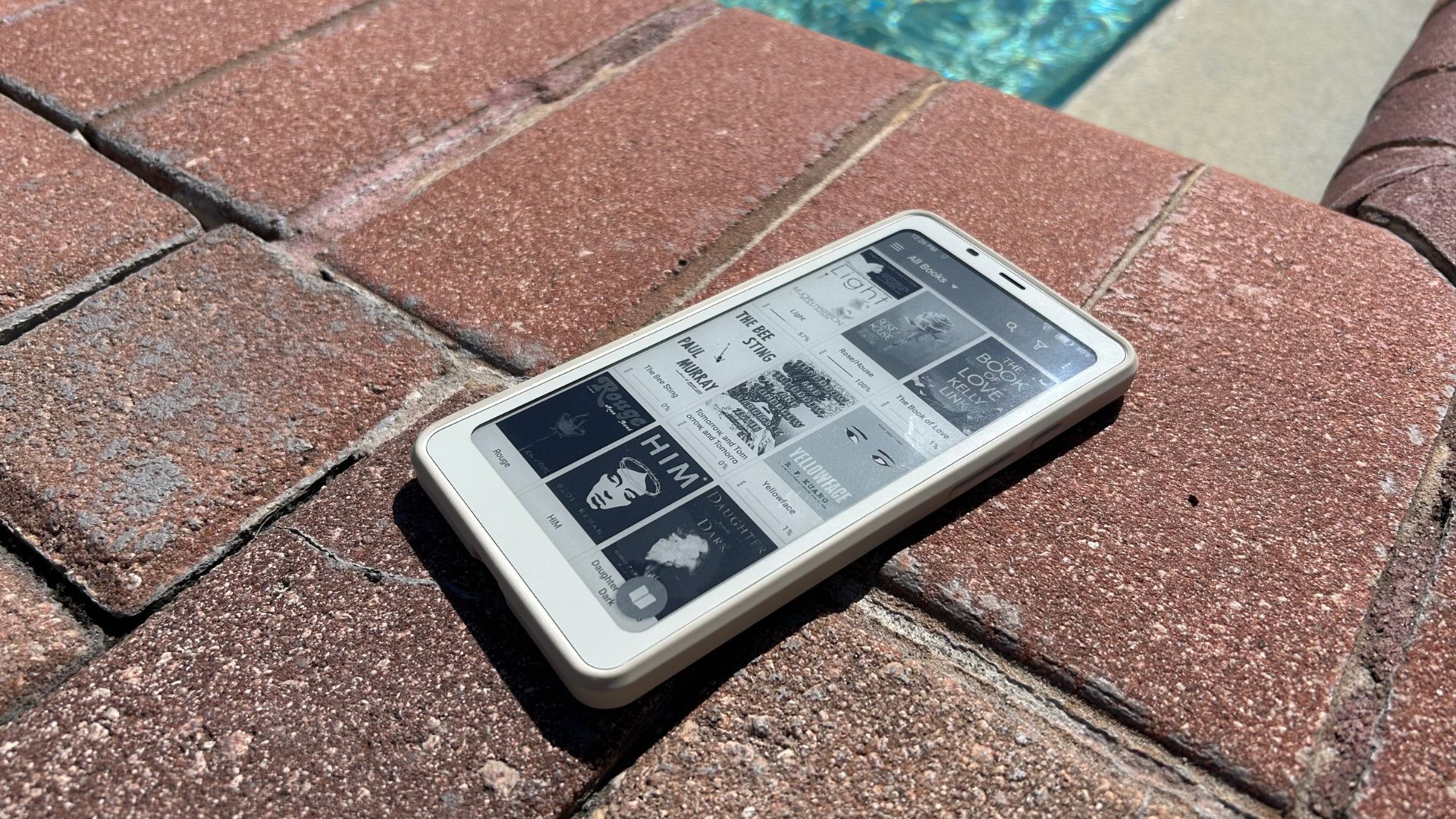 This Phone-Shaped E-Reader Helped Me Kick My Doomscrolling Habit