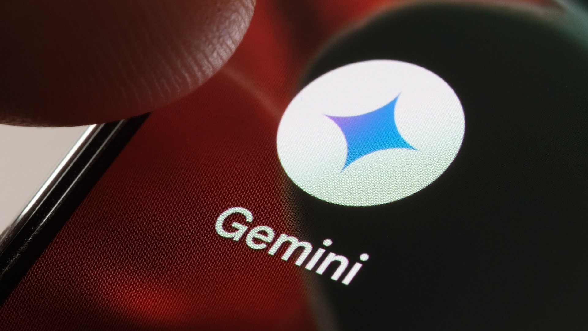 Gemini Can Now Make Calls and Send Messages While Your Phone Is Locked